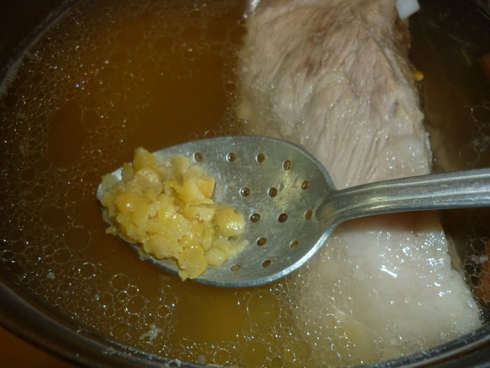 Бабушкины щи из квашеной капусты с горохом