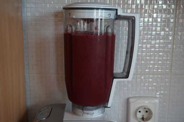 Ананасово-ягодный смузи