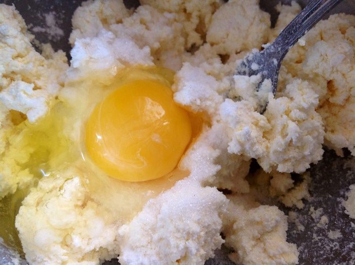 Лепешка из творожного теста с сыром и зеленью