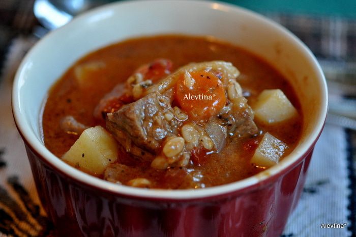 Тушеная говядина с перловой крупой