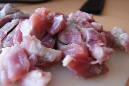 Свинина с томатами в арахисовом соусе