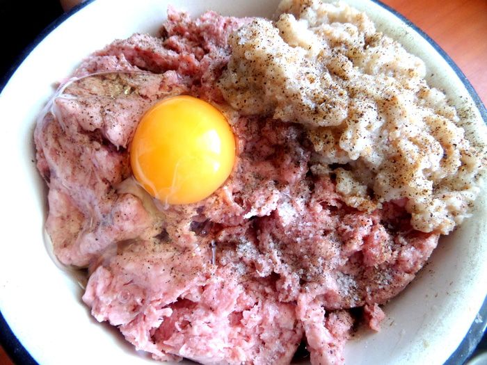 Котлетки на баклажане под сыром, с томатом