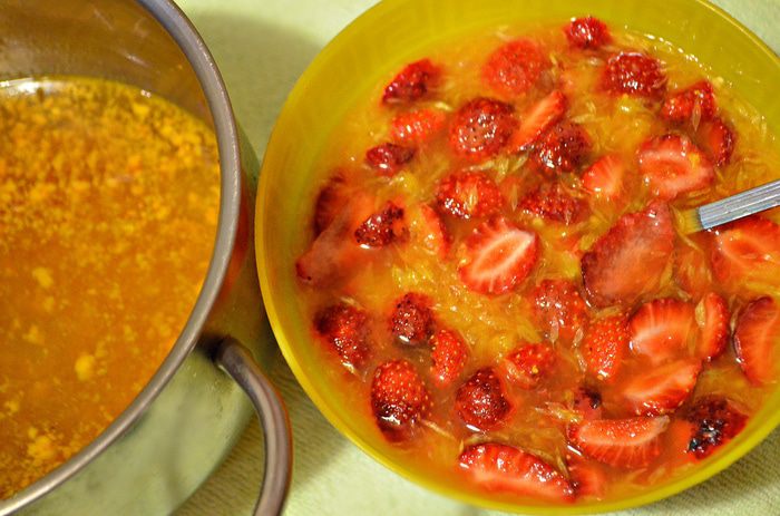 Сорбе из мандаринов и клубники