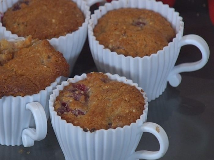 Миндальные маффины с вишней 