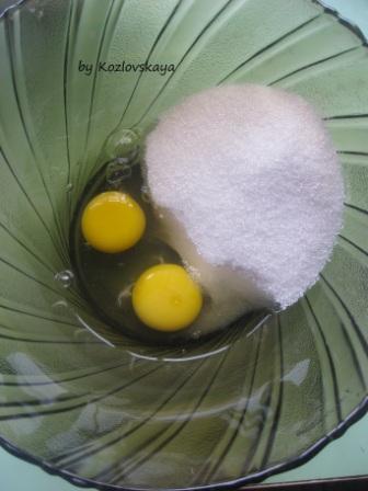 Сметанный пирог с клубникой