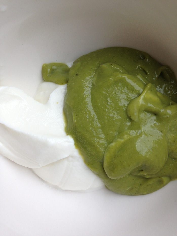 Клубничные профитроли с творожно-базиликовым кремом