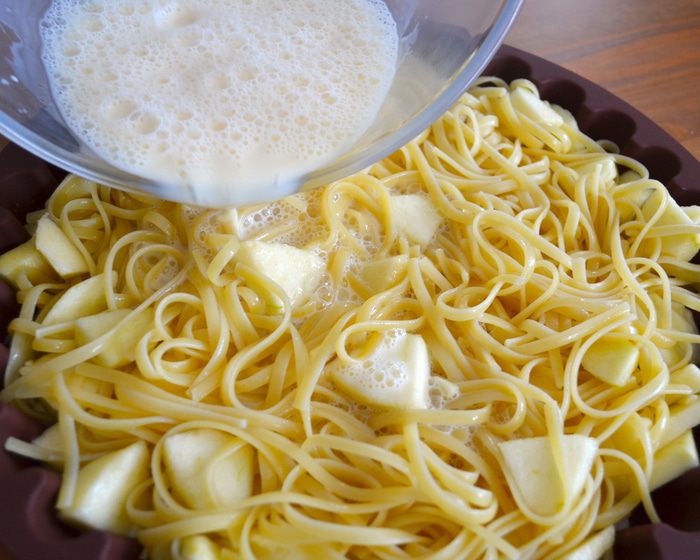 Яблочный макаронник 