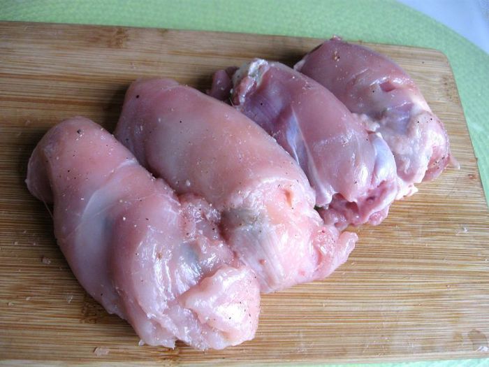 Куриные рулетики с сырным соусом