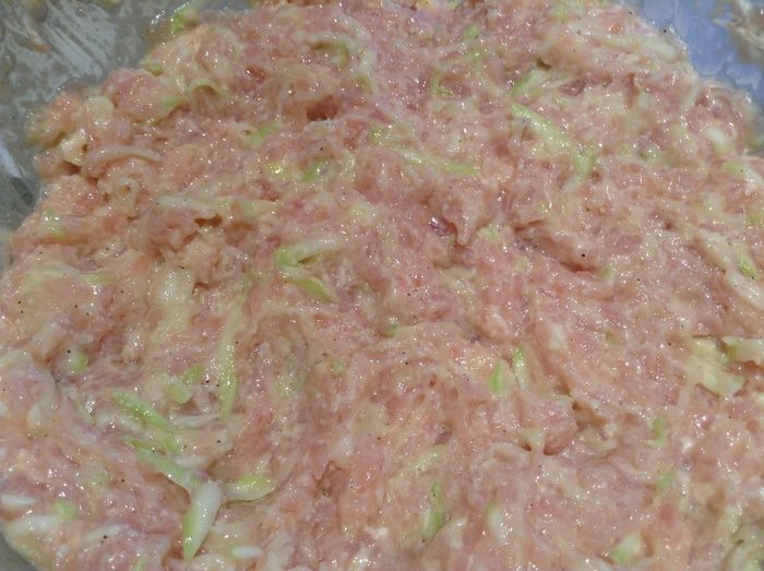 Котлеты из индейки и кабачка