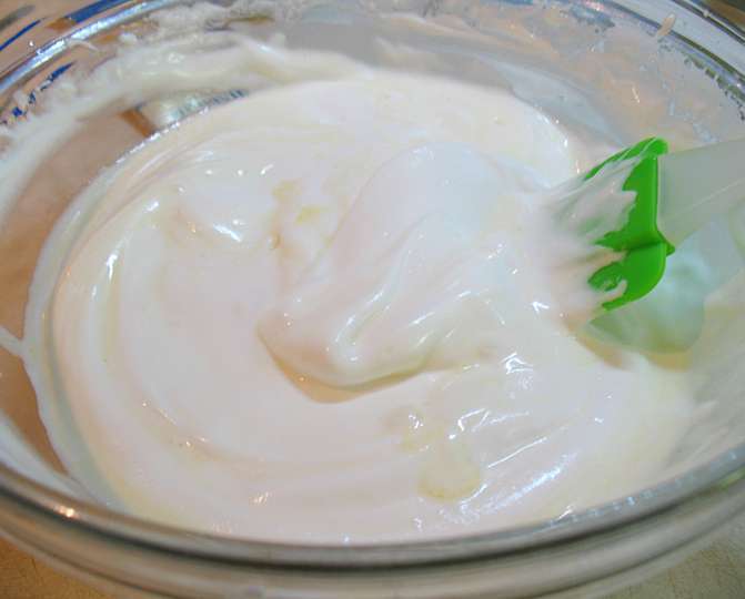 Воздушные кексы со смородиной