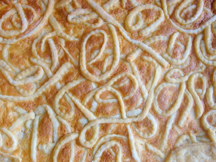 Творожно-белковый пирог с айвой