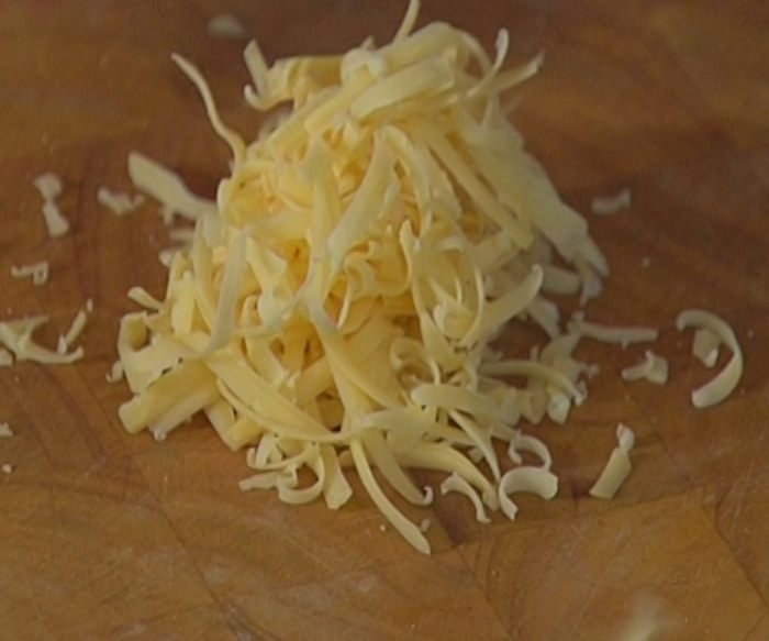 Фриттата с пастой и красным песто 