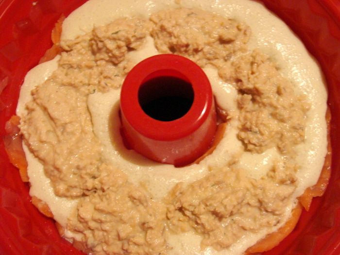 Закусочный лососево-сырный торт