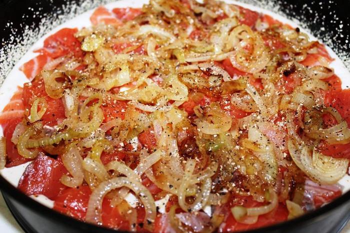 Пирог с семгой и сыром