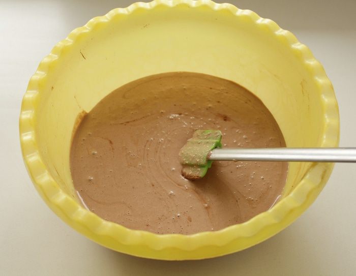 Шоколадно-творожный пирог с брусникой