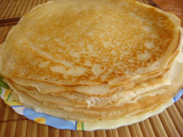 Пышные дрожжевые блины на кефирной сыворотке 