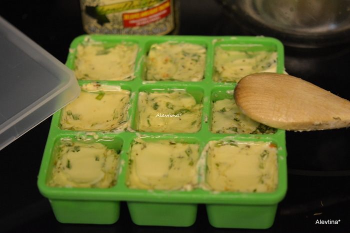 Масло сливочное ароматное с травами и чесноком