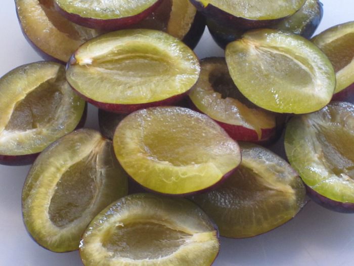 Сливовый конфитюр с корицей и лимоном