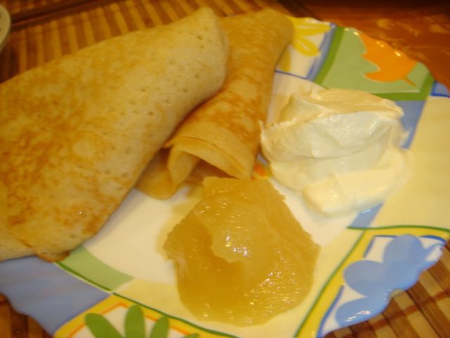 Пышные дрожжевые блины на кефирной сыворотке 