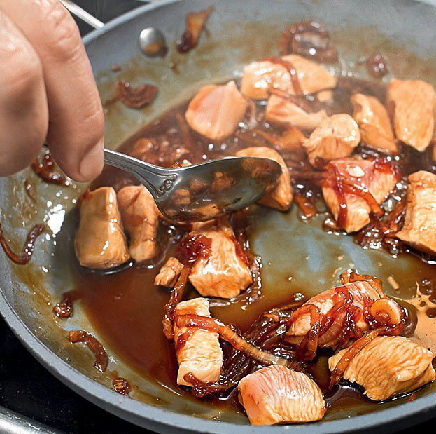 Оякодон (японский омлет с рисом и курицей)