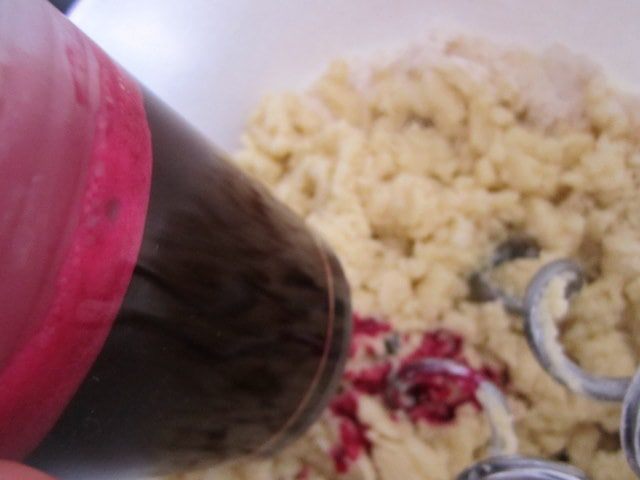 Два бисквита.