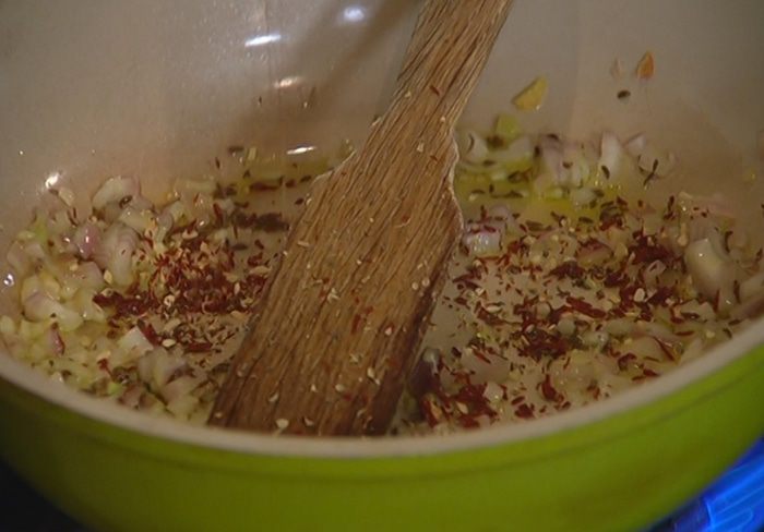 Кростини с оливками и нутом 