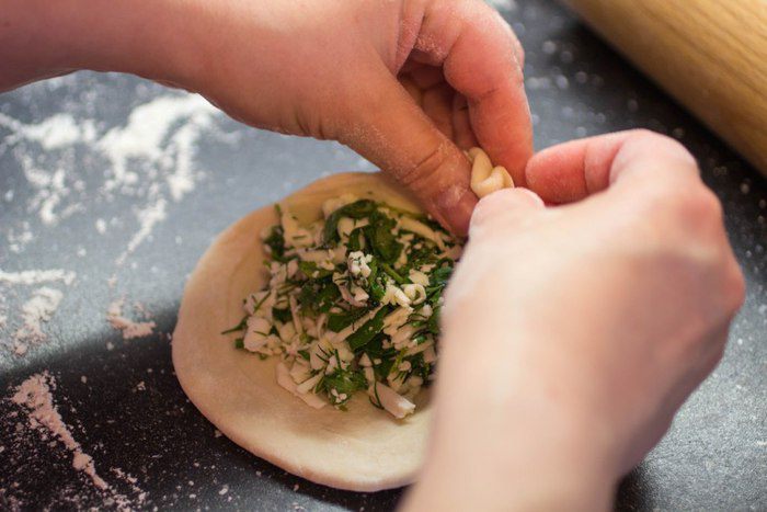 Лепешки с сыром, чесноком  и зеленью