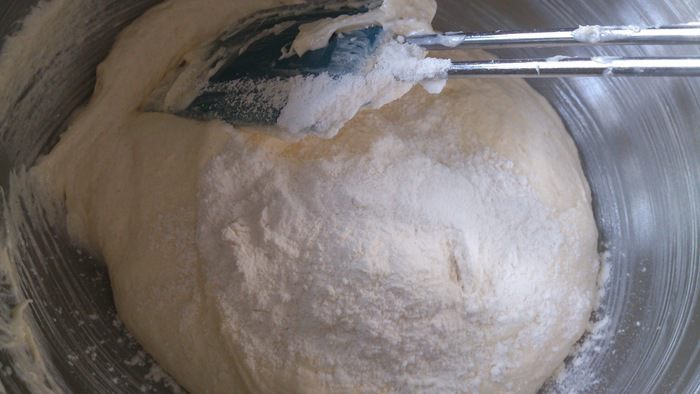 Бисквитные квадратики с черешней