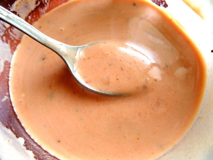 Печень в горшочке в сметанно-томатном соусе с овощами