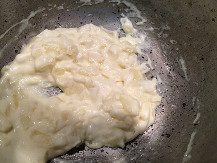 Крем-суп из цветной капусты с голубым сыром