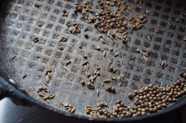 Свежий соус из зелени к мясу