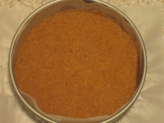 Торт с черешней и творожным муссом