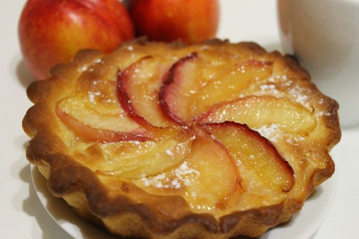 Сдобные тарталетки с нектарином