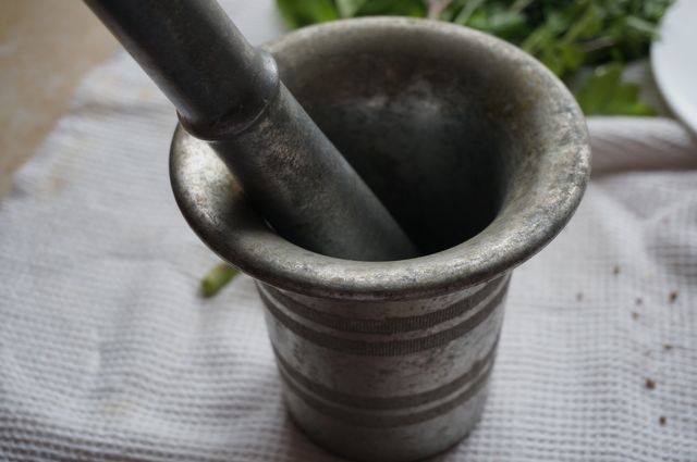 Свежий соус из зелени к мясу