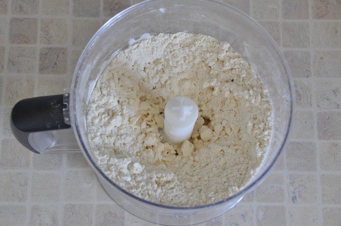 Пирог с курицей под ореховой корочкой