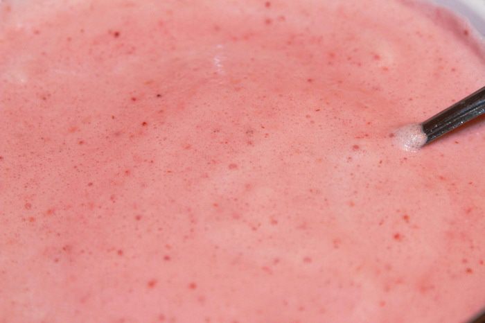 Шоколадно-клубничный мусс с орешками