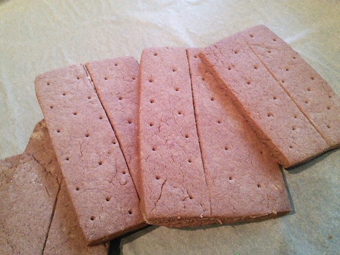 Кремовый чизкейк с клубничным соусом