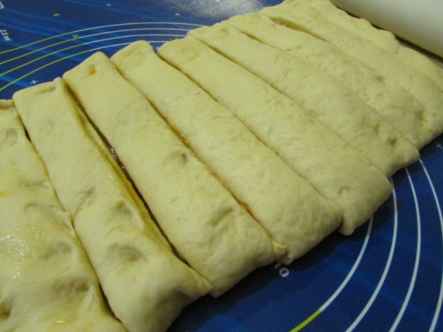 Булочки с абрикосовым джемом