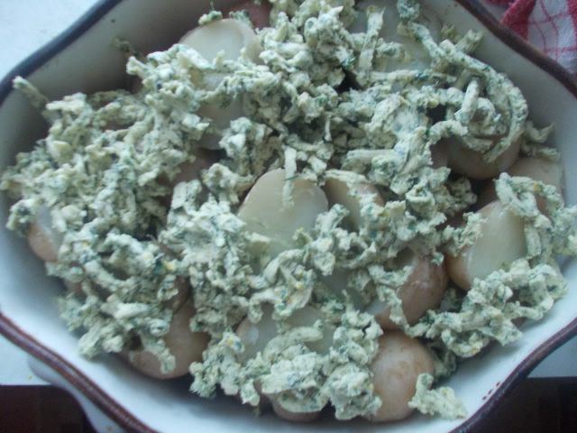 Молодой картофель с лимонно-зеленым маслом