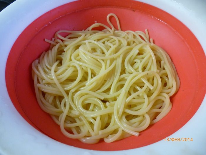 Спагетти с малиной в сливочно-медовом соусе