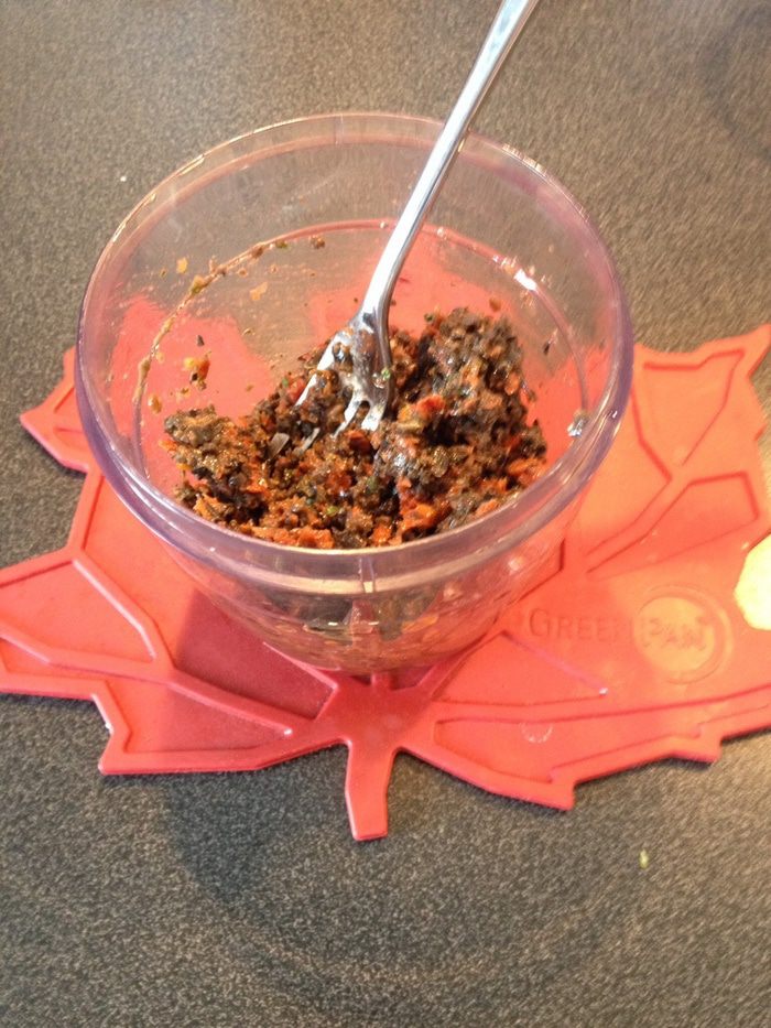 Треска в корочке из оливок и вяленых помидоров (merluzzo in crosta)