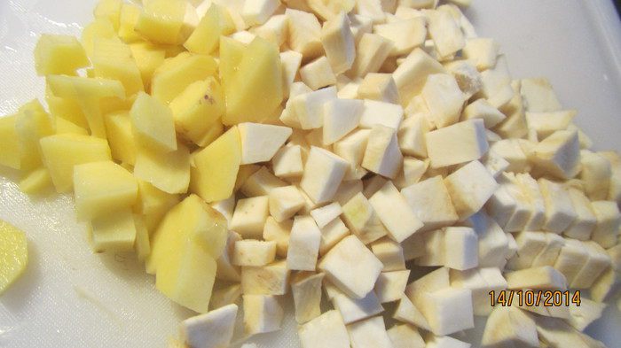 Суп-пюре из сельдерея и лука-порея