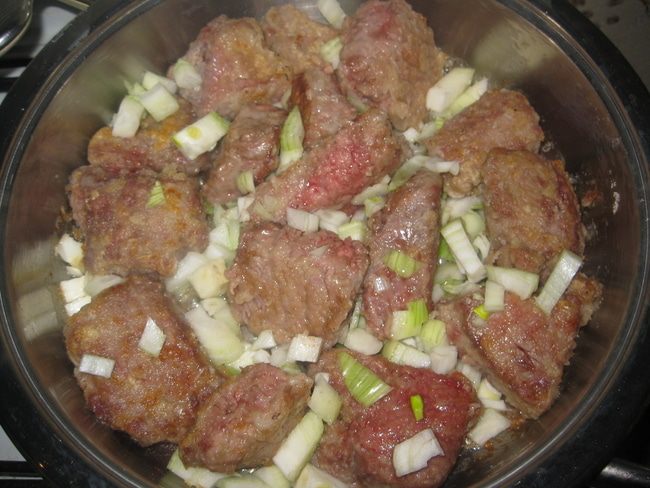 Говядина, тушенная с грушами