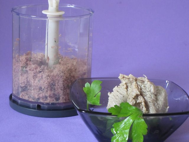 Мясной слоеный салат