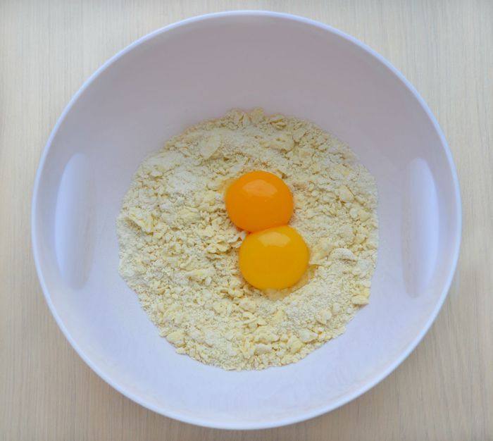 Галета с безе и ягодами