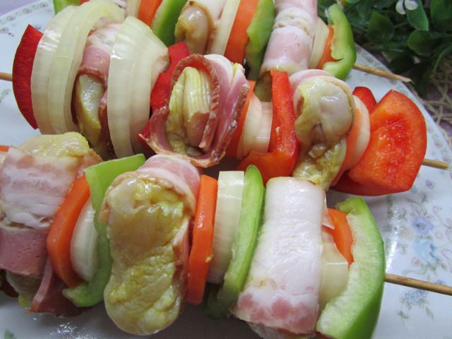 Шашлык из курицы с овощами