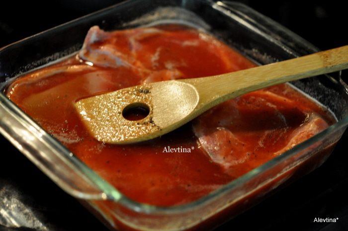 Свиные отбивные в томатном соусе