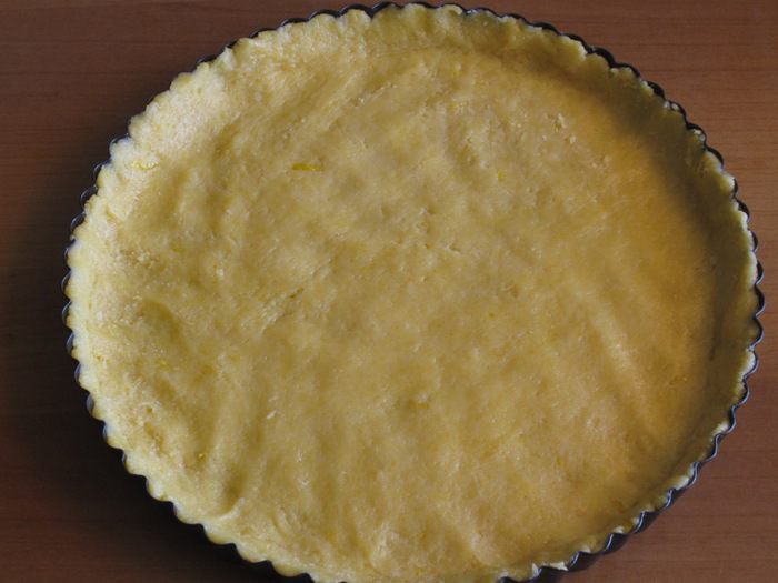 Кростата с черешней и ванильной панна коттой