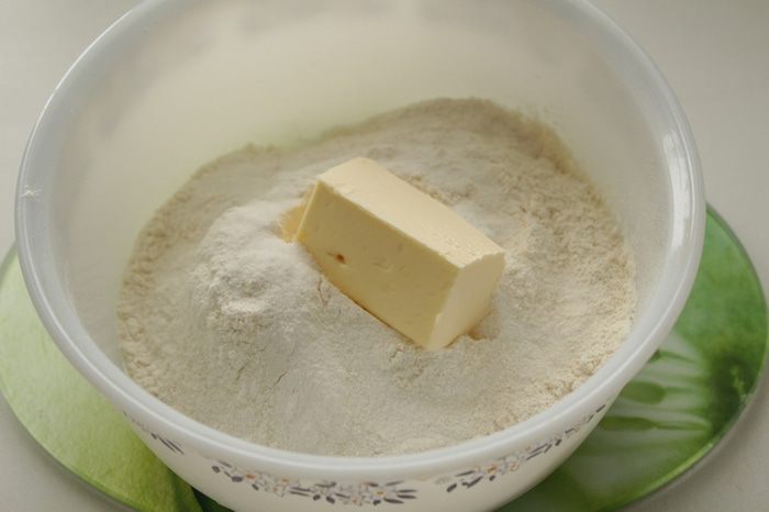 Горячие пироги с курицей на ужин