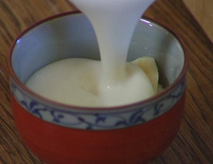 Йогуртовый десерт с бананами и миндалем